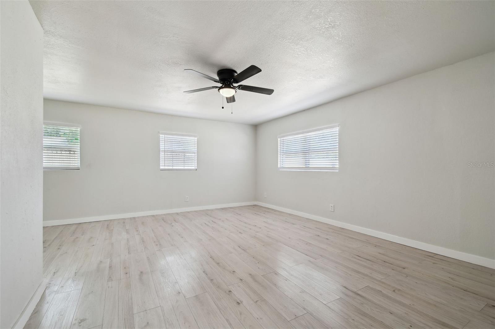 Listing photo id 20 for 3414 Lindsey Street