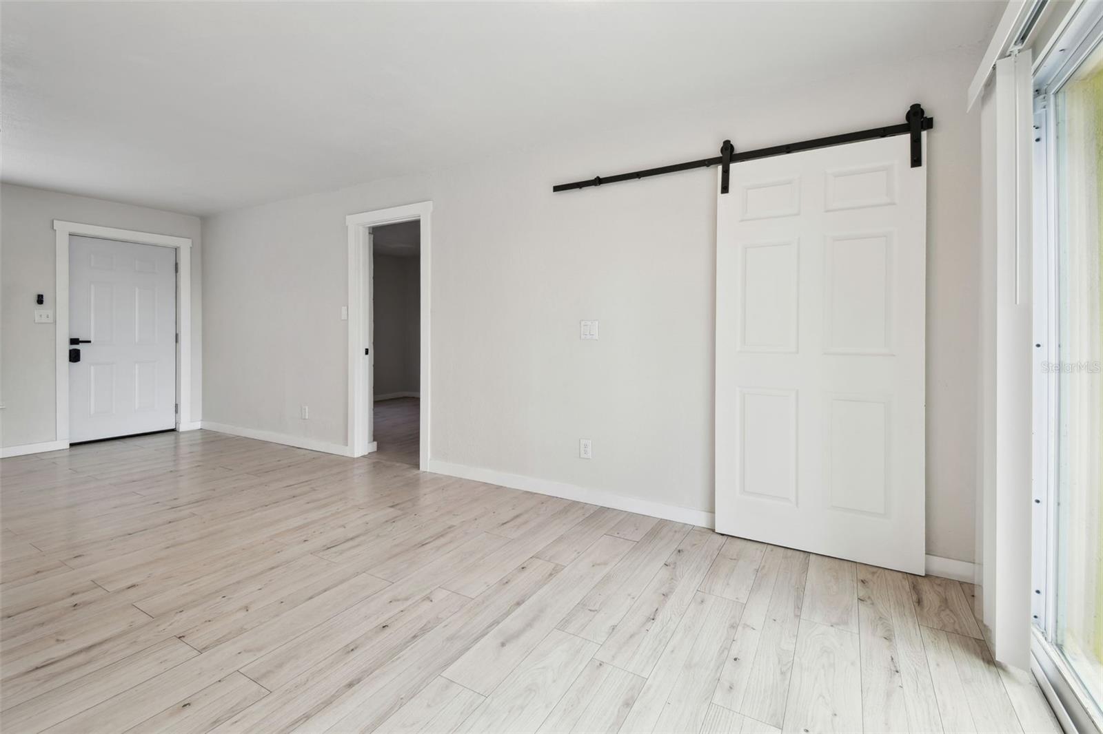 Listing photo id 22 for 3414 Lindsey Street