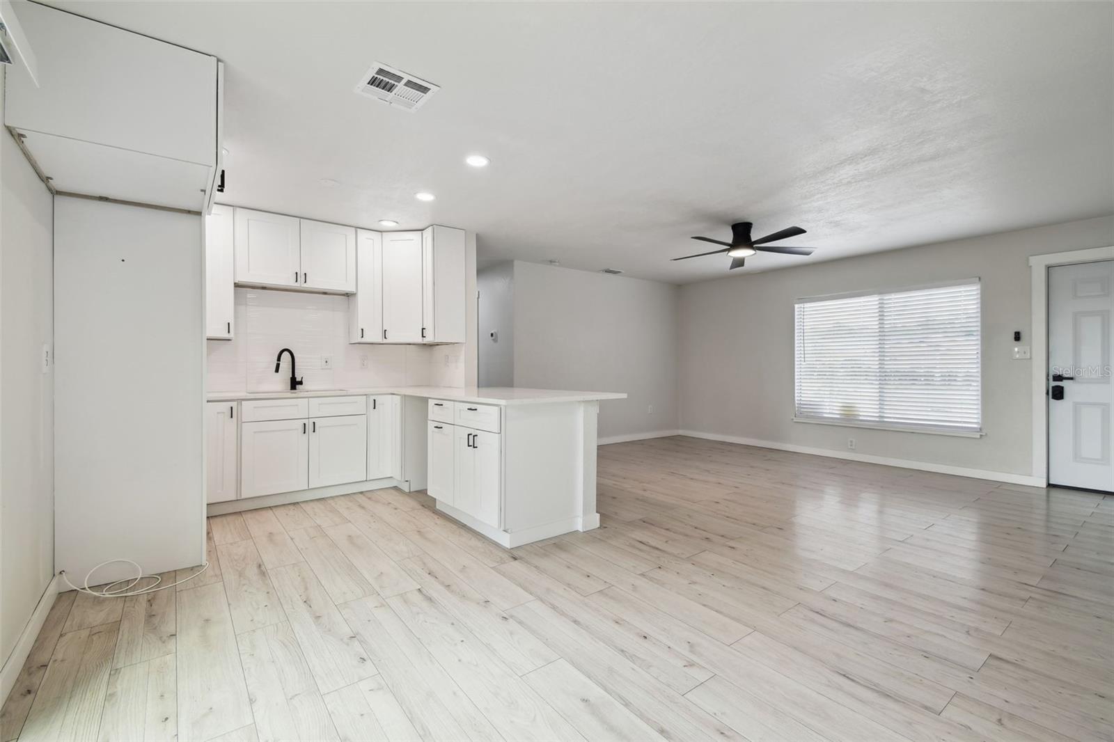 Listing photo id 23 for 3414 Lindsey Street