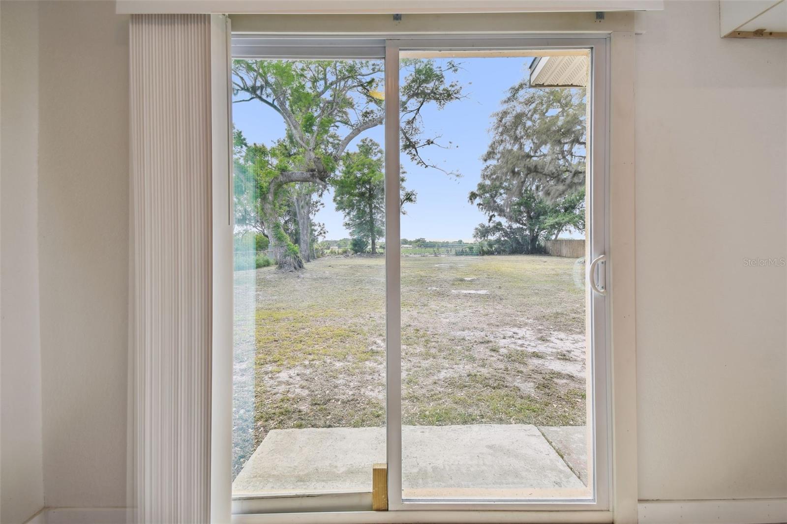 Listing photo id 24 for 3414 Lindsey Street