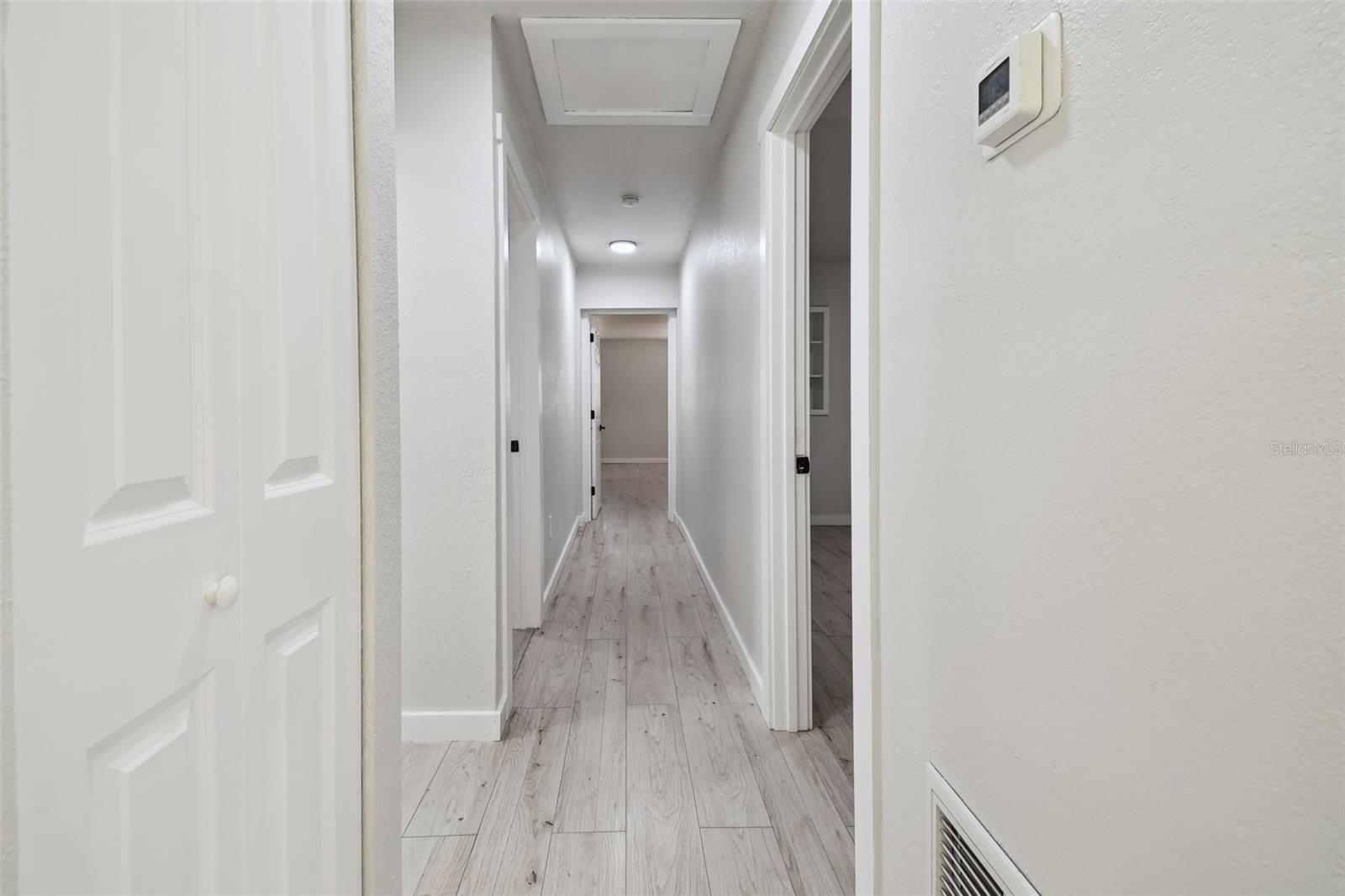 Listing photo id 25 for 3414 Lindsey Street