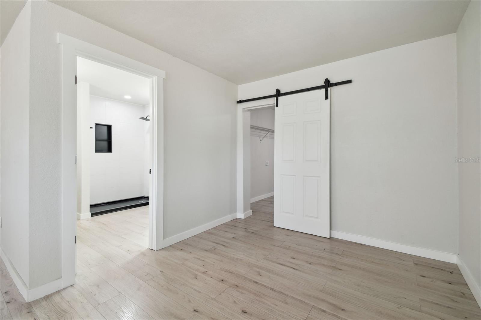 Listing photo id 28 for 3414 Lindsey Street