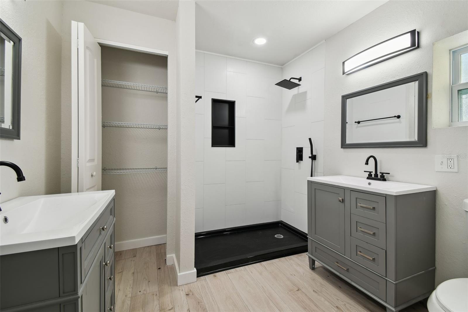 Listing photo id 29 for 3414 Lindsey Street