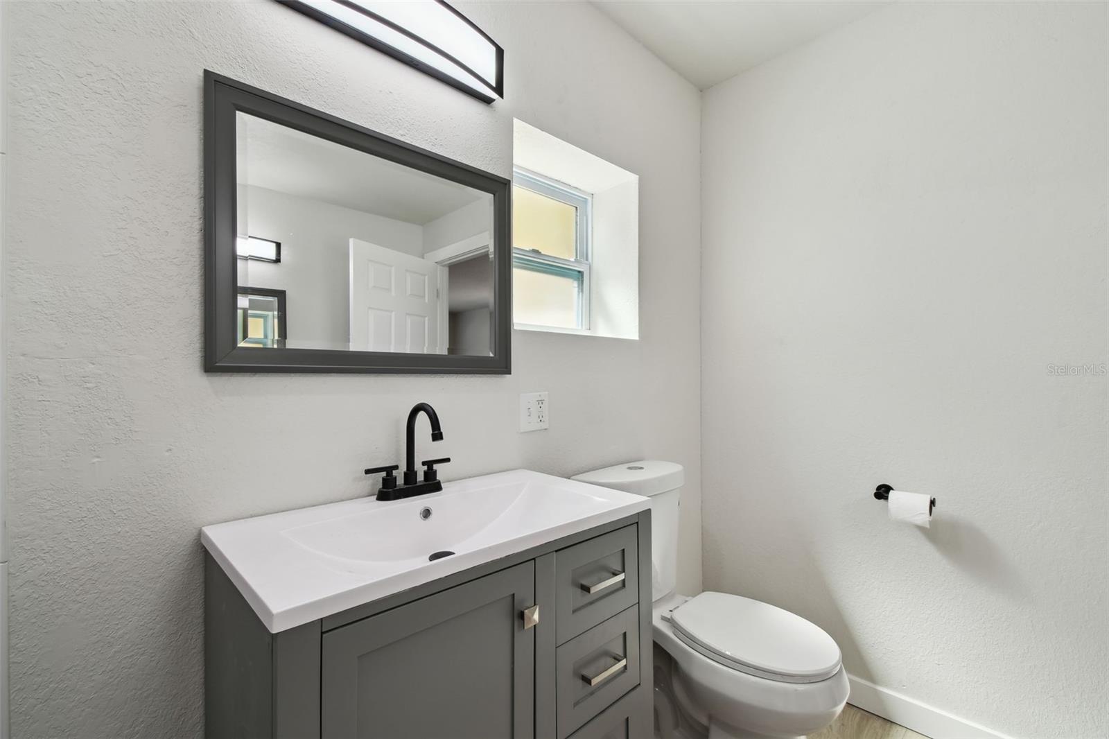 Listing photo id 31 for 3414 Lindsey Street