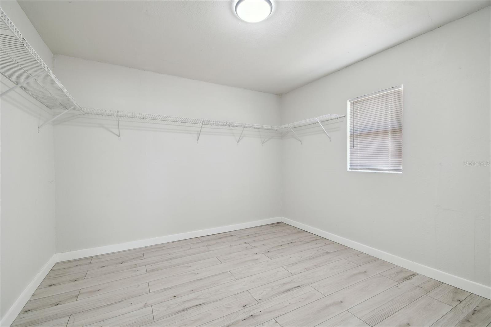 Listing photo id 33 for 3414 Lindsey Street