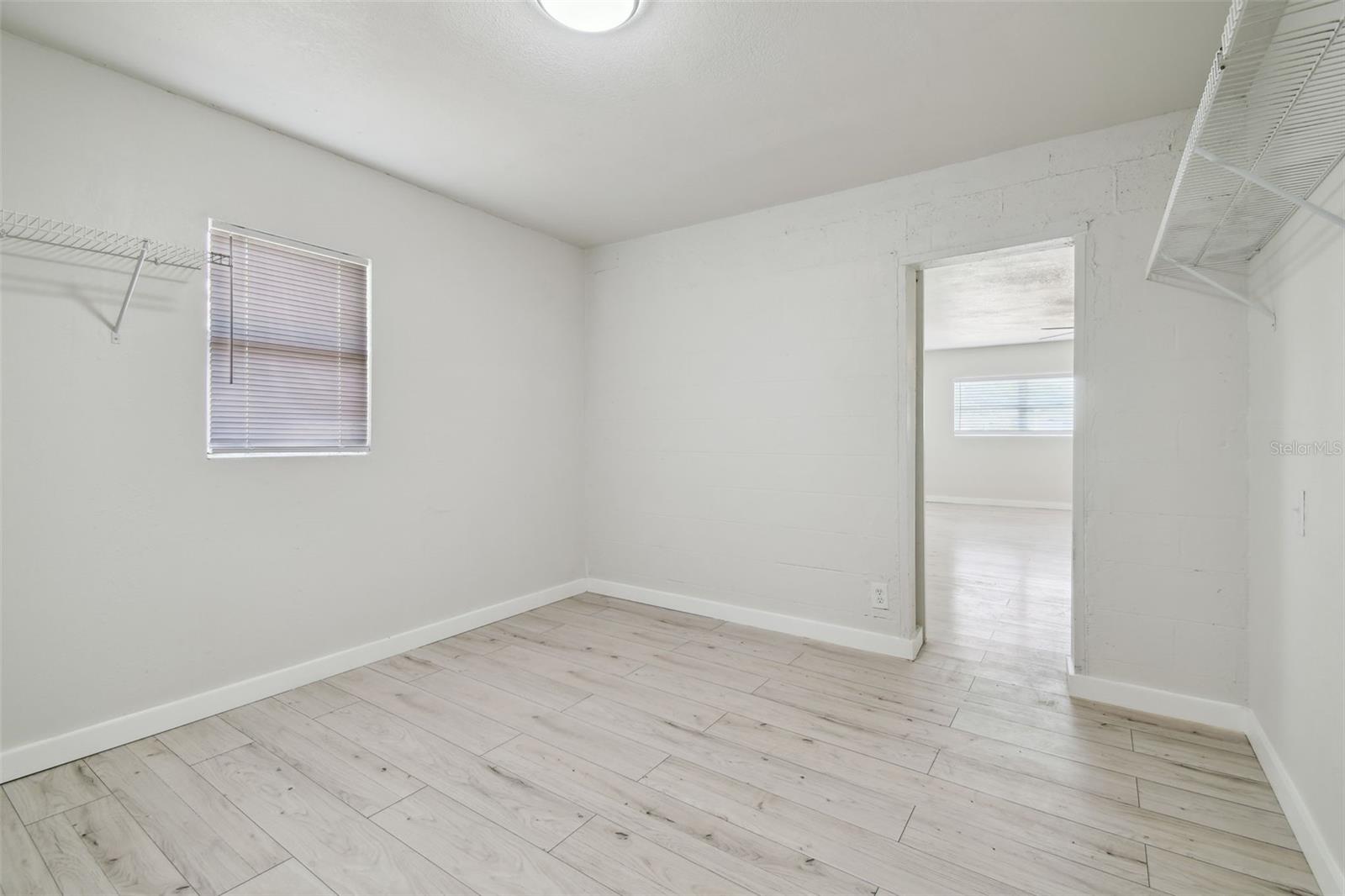 Listing photo id 34 for 3414 Lindsey Street