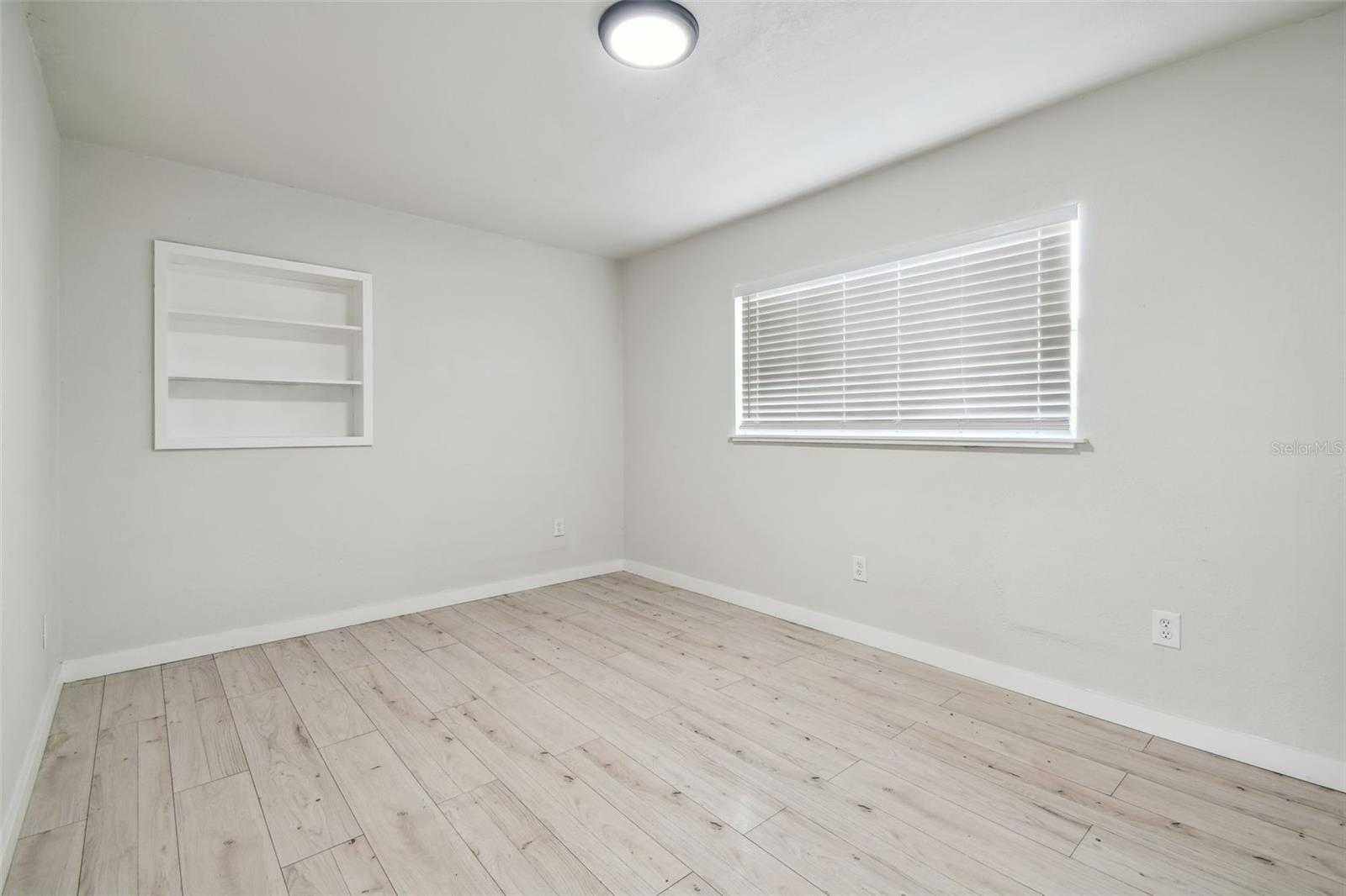 Listing photo id 35 for 3414 Lindsey Street