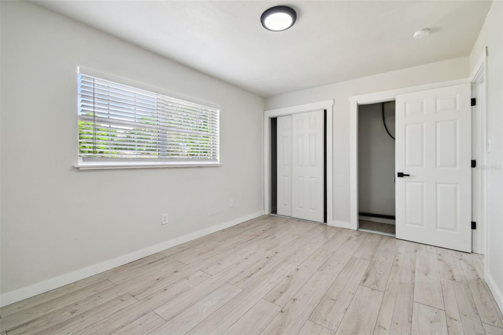 Listing photo id 37 for 3414 Lindsey Street