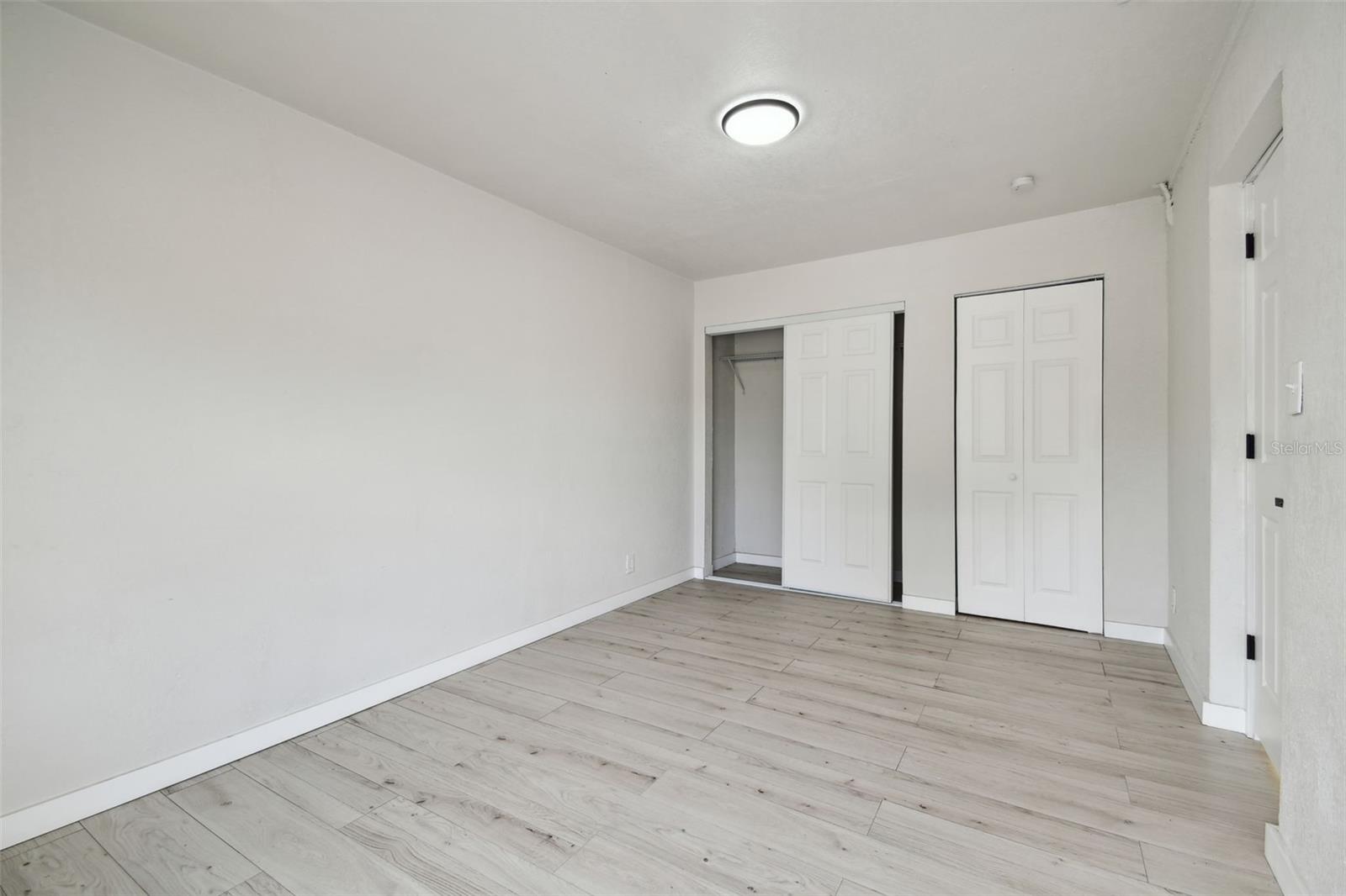 Listing photo id 39 for 3414 Lindsey Street