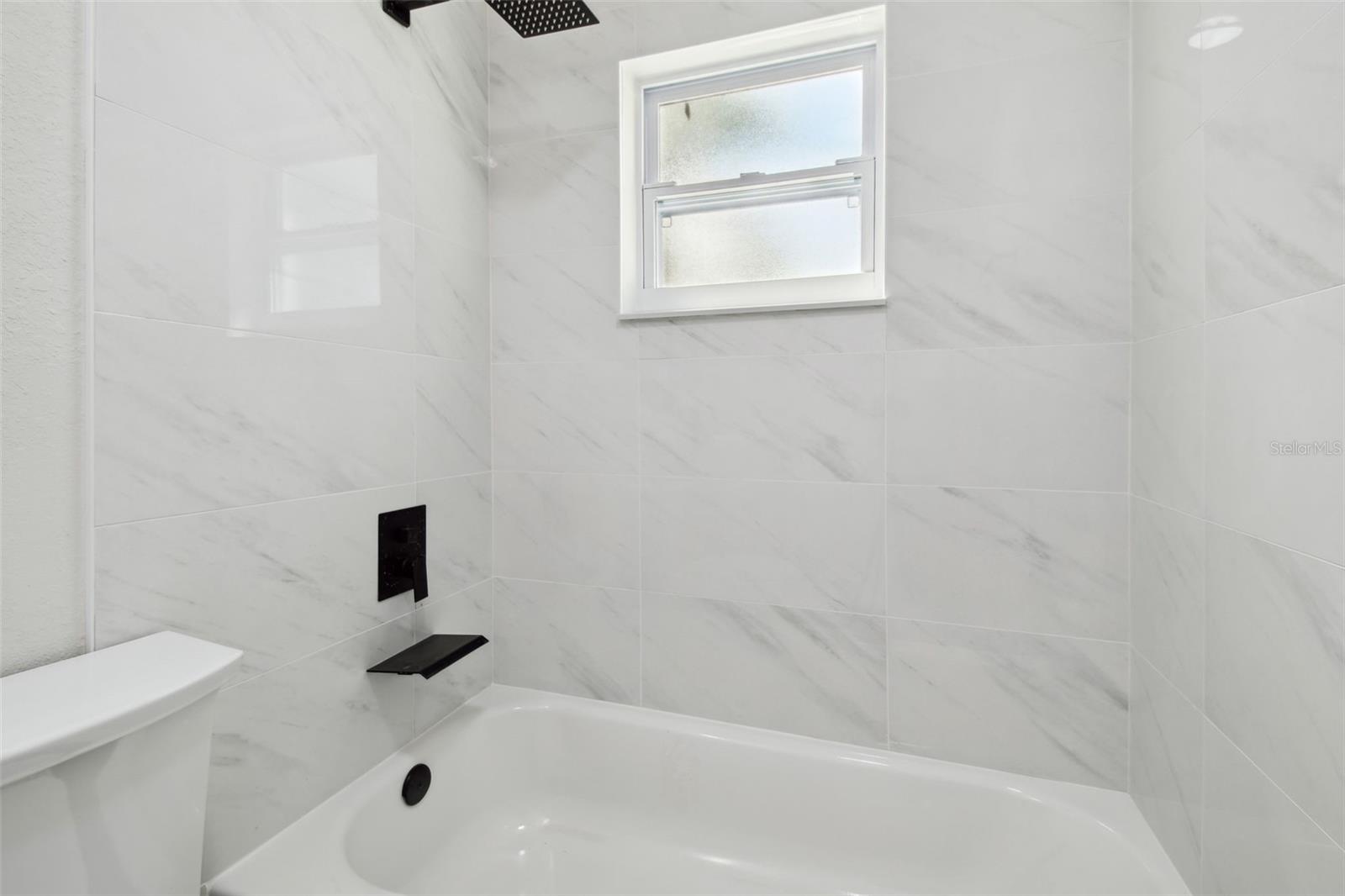 Listing photo id 45 for 3414 Lindsey Street