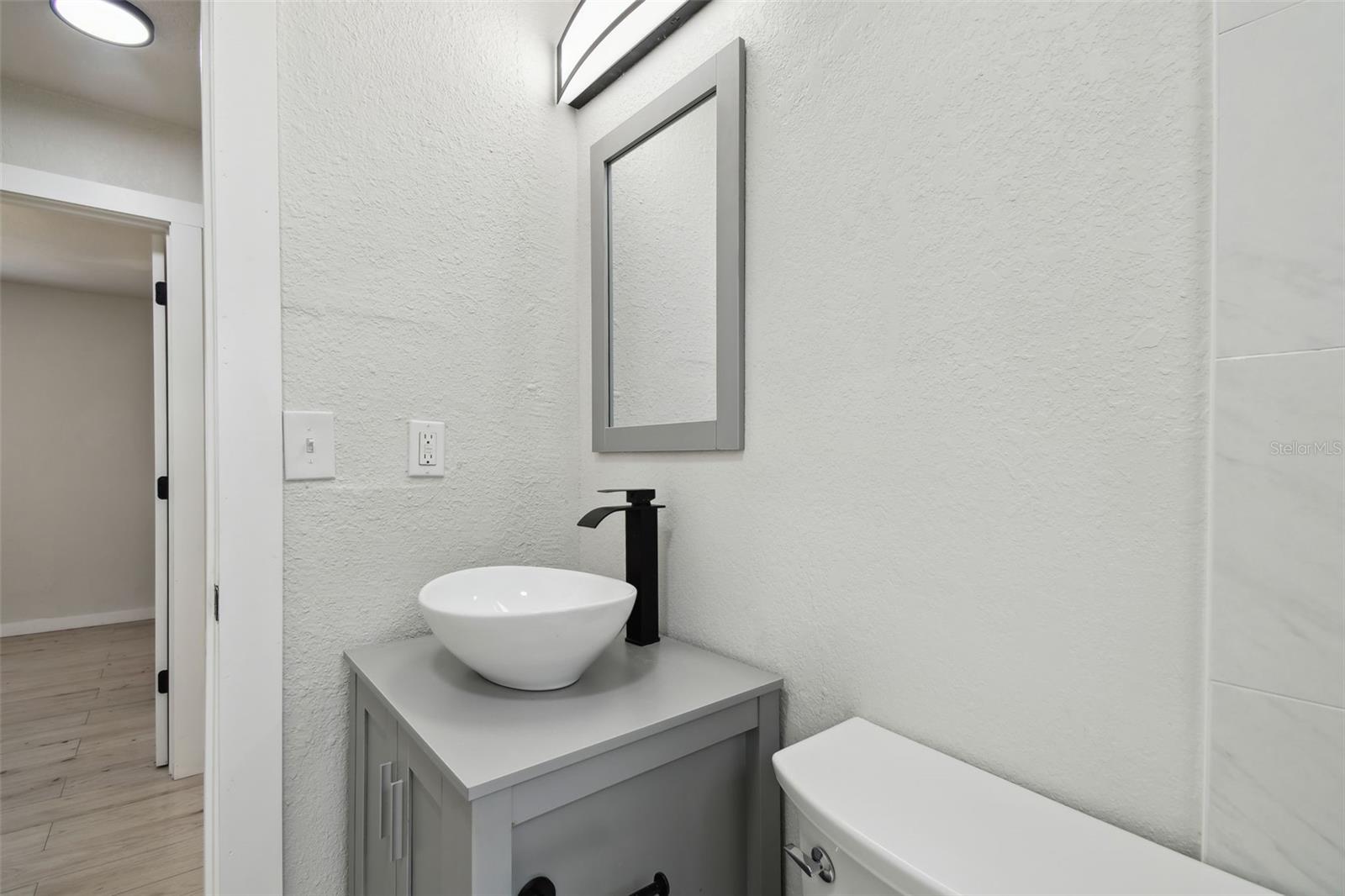 Listing photo id 46 for 3414 Lindsey Street
