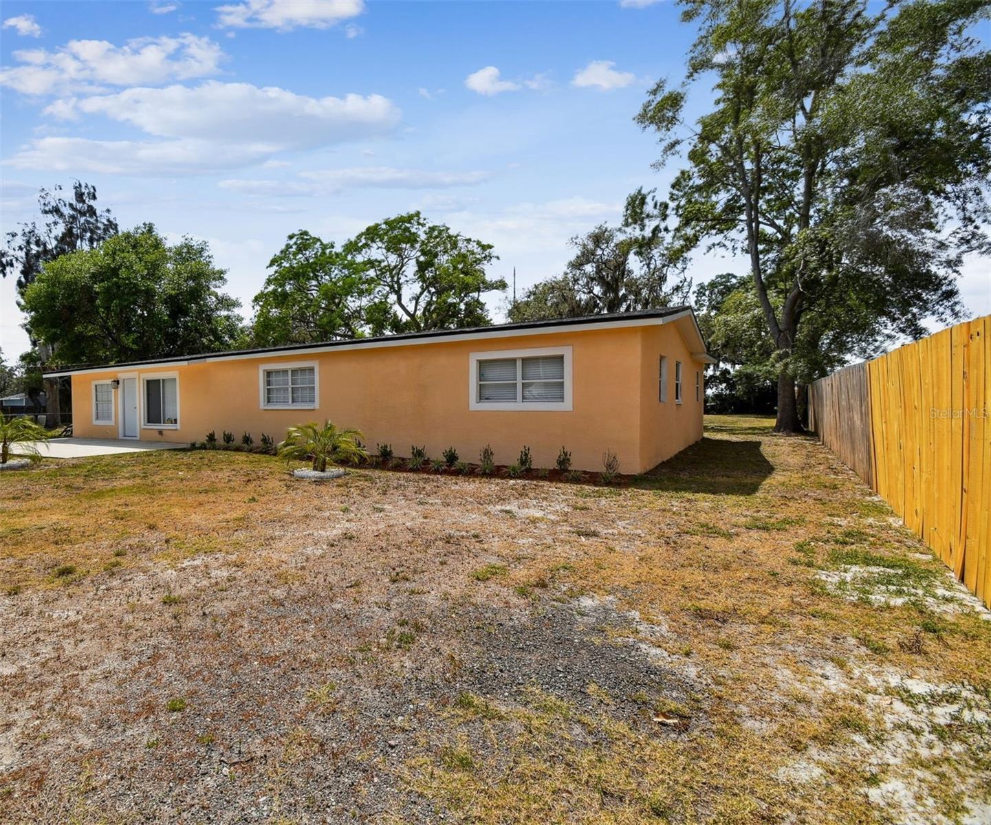 Listing photo id 3 for 3414 Lindsey Street