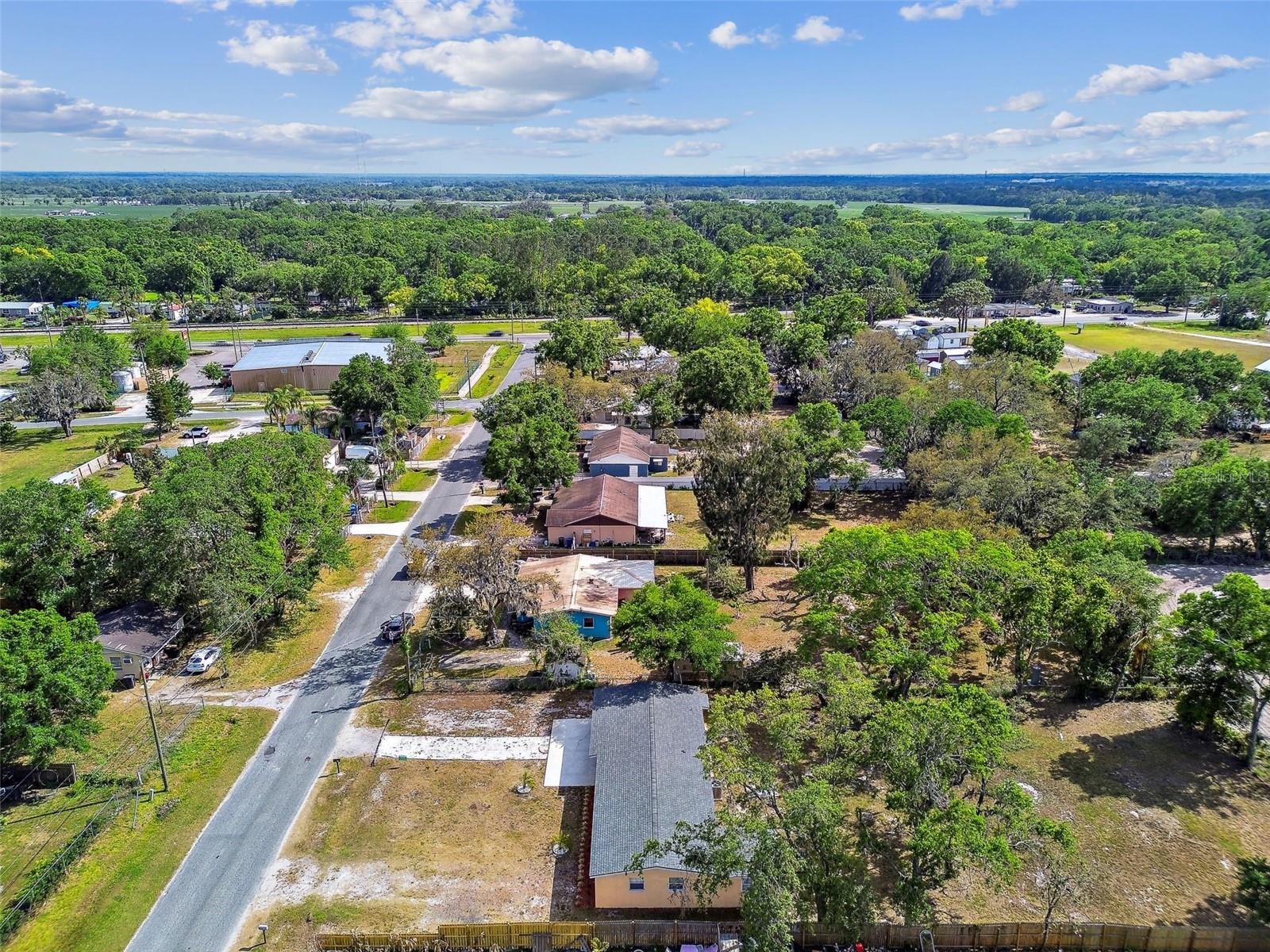 Listing photo id 48 for 3414 Lindsey Street