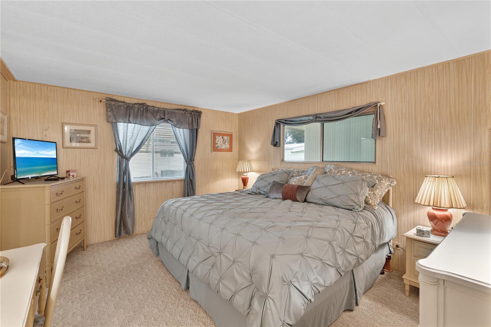 Image 17 of 61 For 227 La Rosas