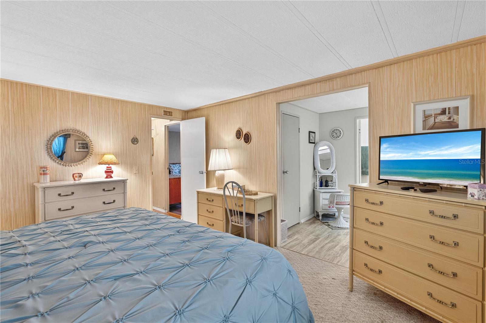 Image 19 of 61 For 227 La Rosas