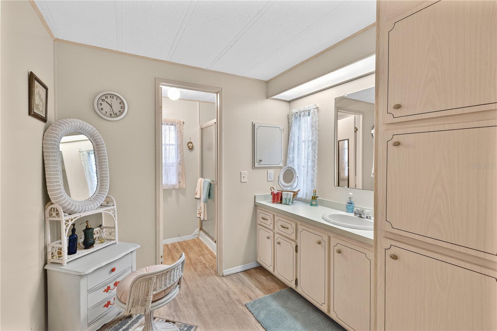 Image 20 of 61 For 227 La Rosas