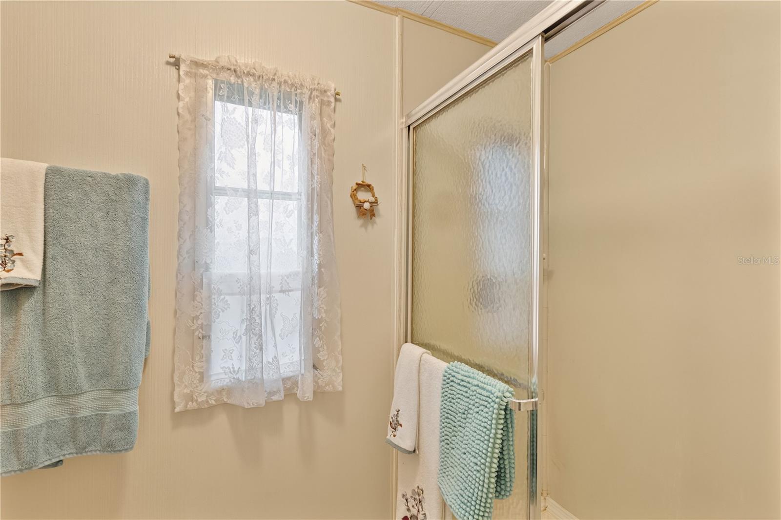 Image 22 of 61 For 227 La Rosas