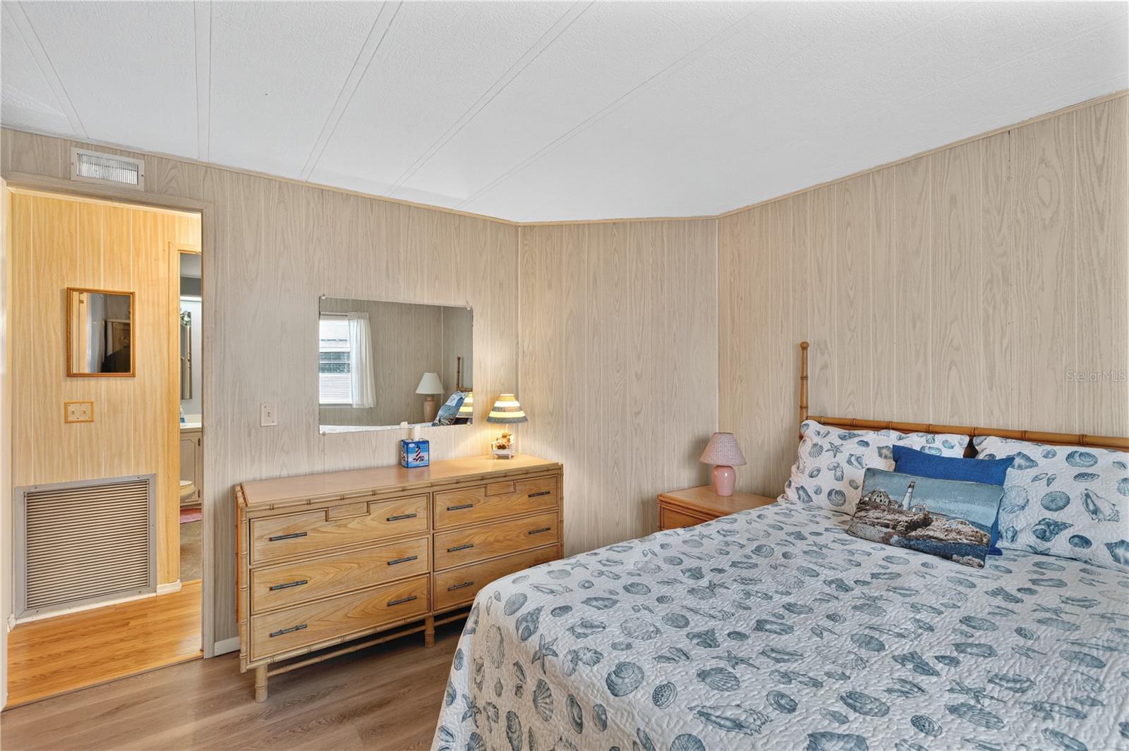 Image 24 of 61 For 227 La Rosas