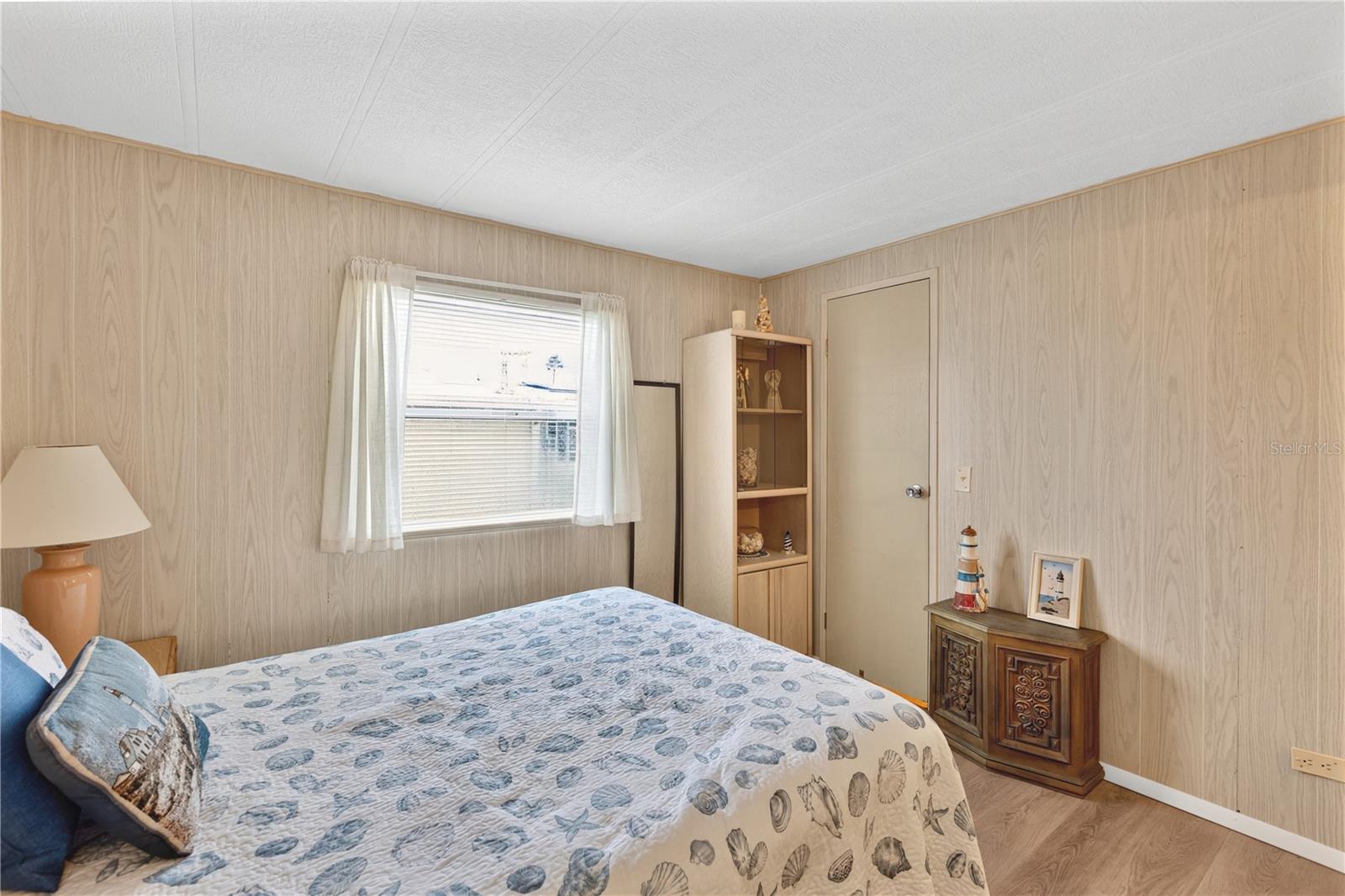 Image 25 of 61 For 227 La Rosas