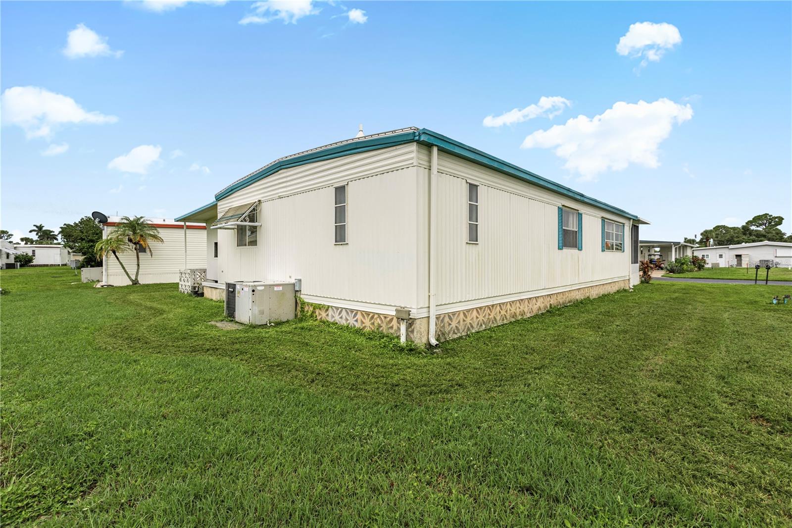 Image 29 of 61 For 227 La Rosas