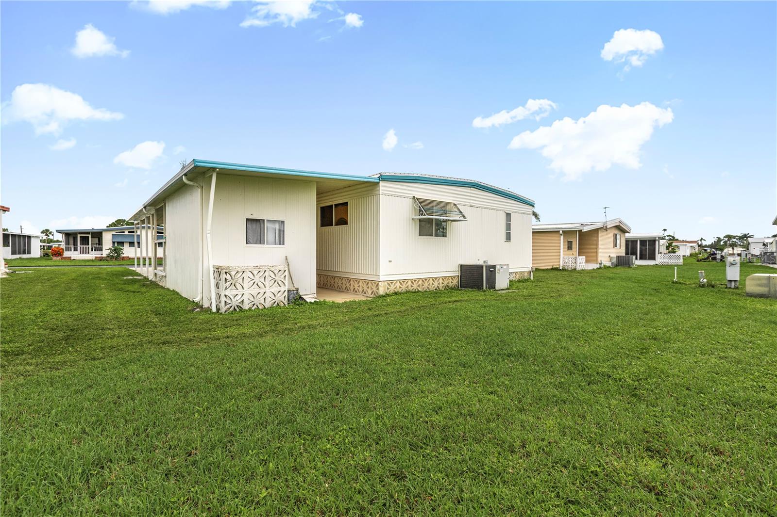 Image 32 of 61 For 227 La Rosas