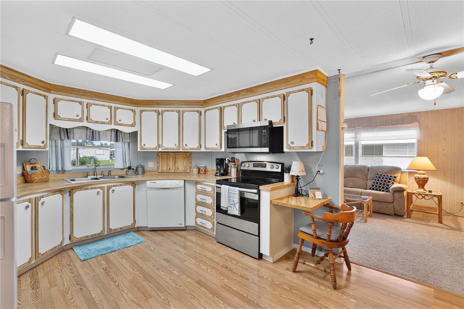 Image 8 of 61 For 227 La Rosas