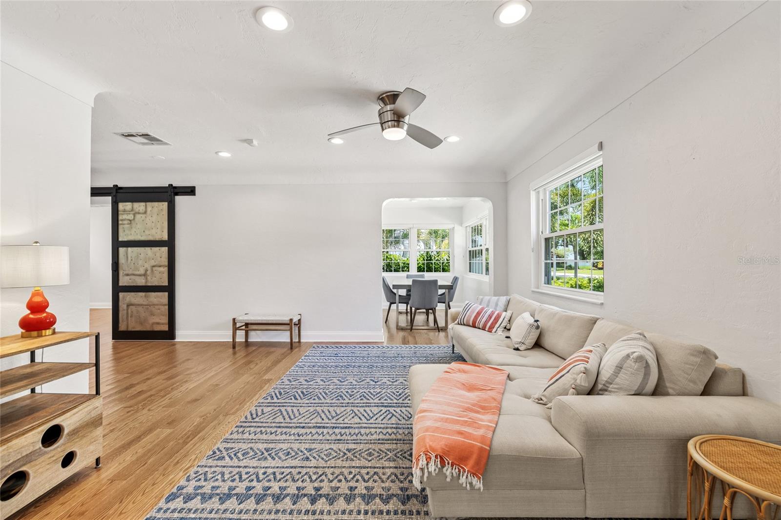 Image 15 of 54 For 322 35th Avenue Ne
