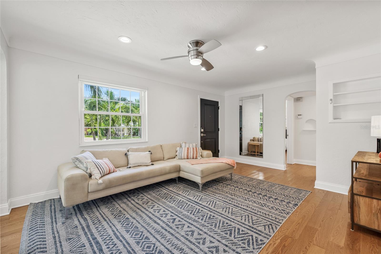 Image 16 of 54 For 322 35th Avenue Ne
