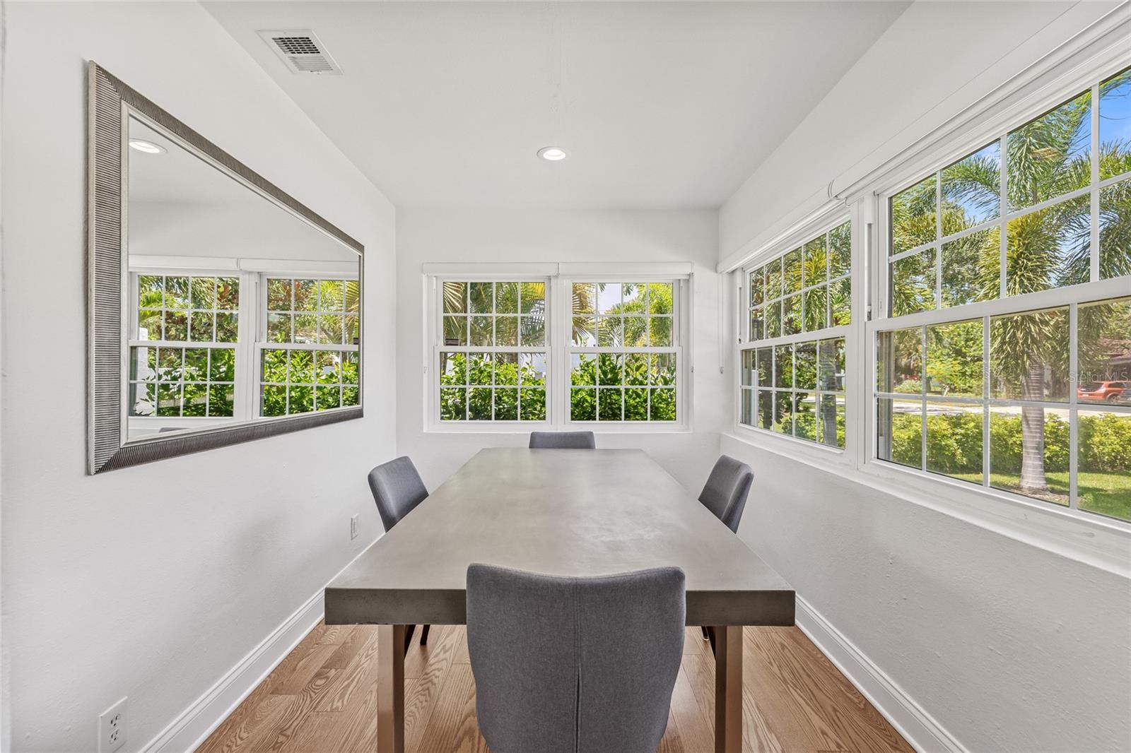 Image 17 of 54 For 322 35th Avenue Ne
