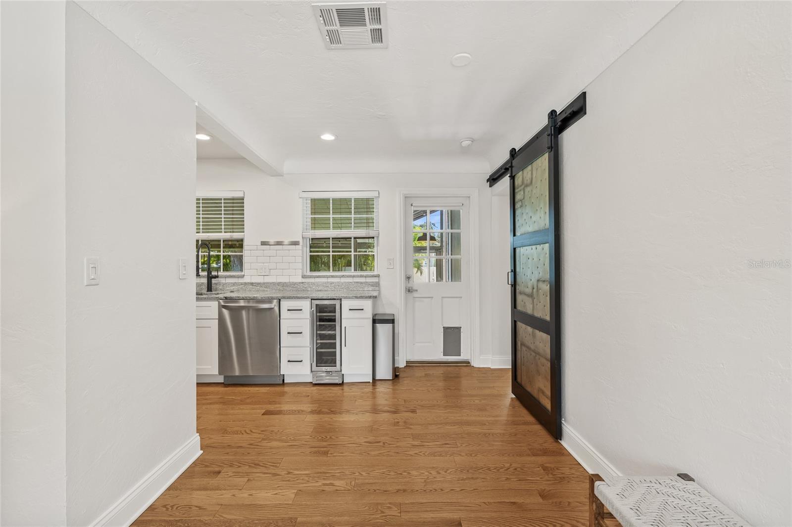 Image 19 of 54 For 322 35th Avenue Ne