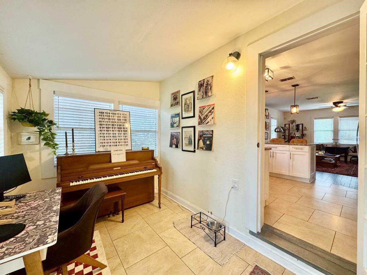 Image 17 of 23 For 308 Hanlon Street