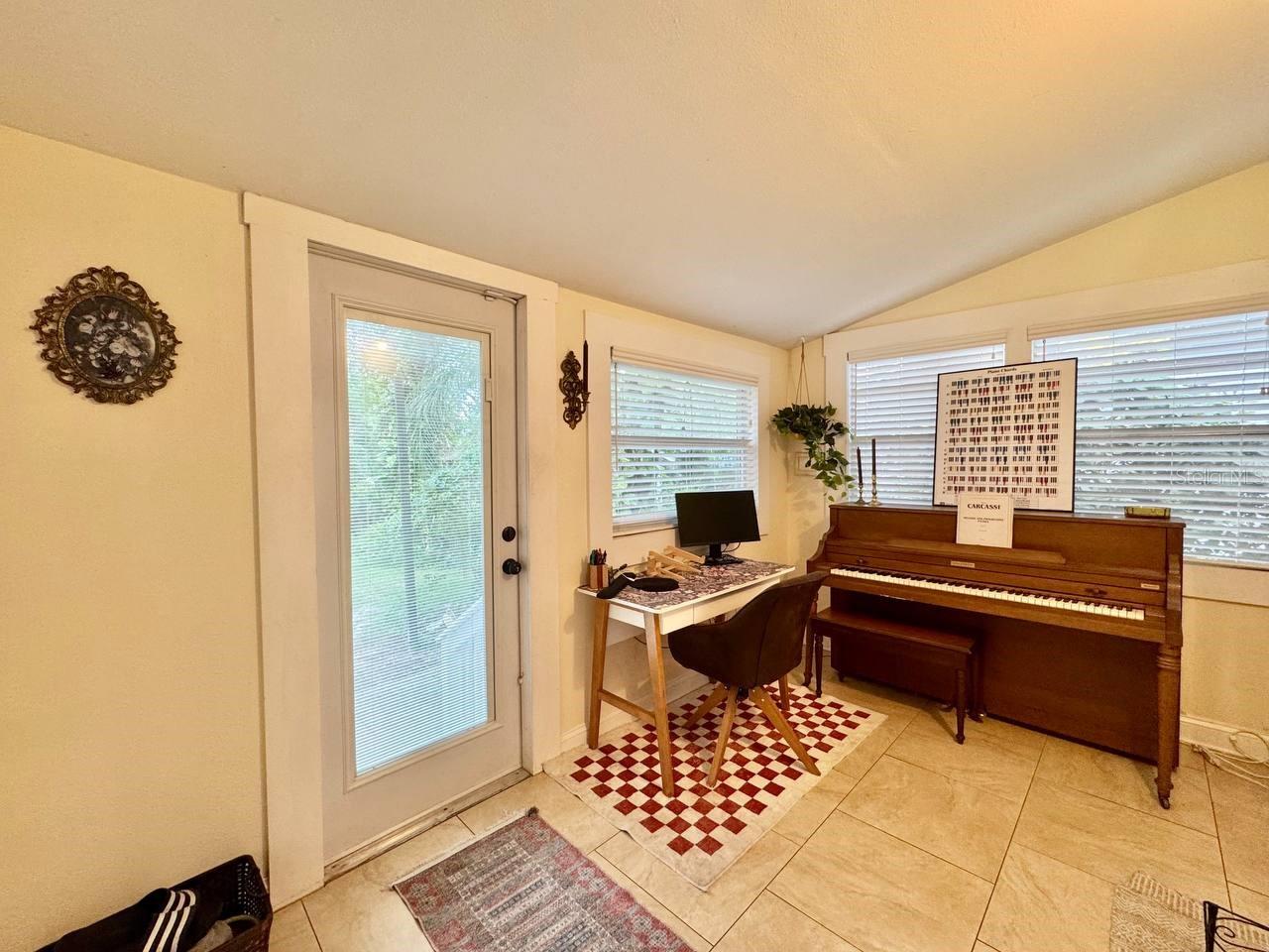 Image 19 of 23 For 308 Hanlon Street