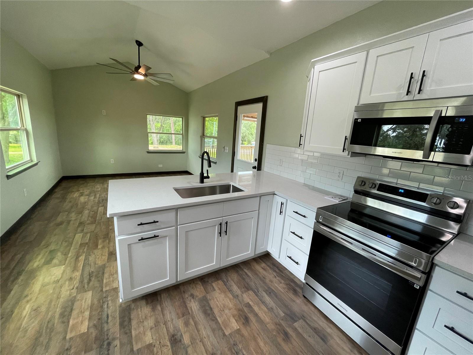 Image 4 of 21 For 31528 Tyndall Road