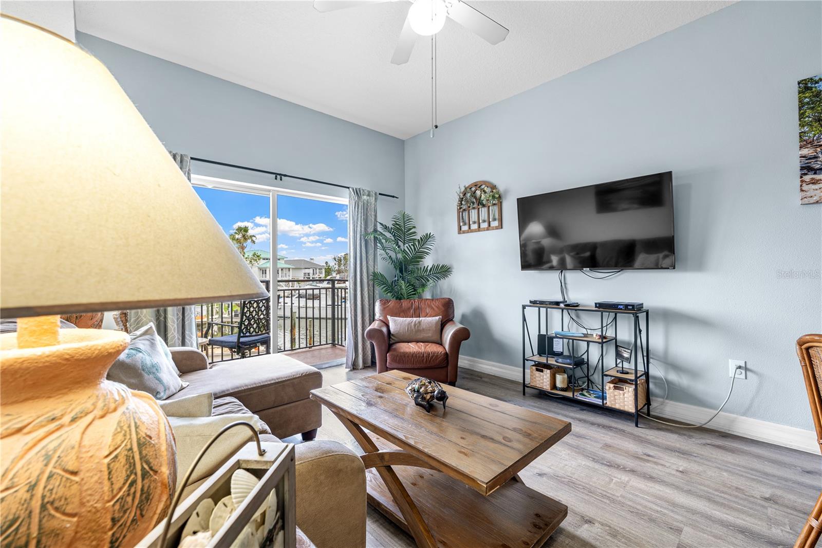 Image 23 of 49 For 13235 Gulf Boulevard 207