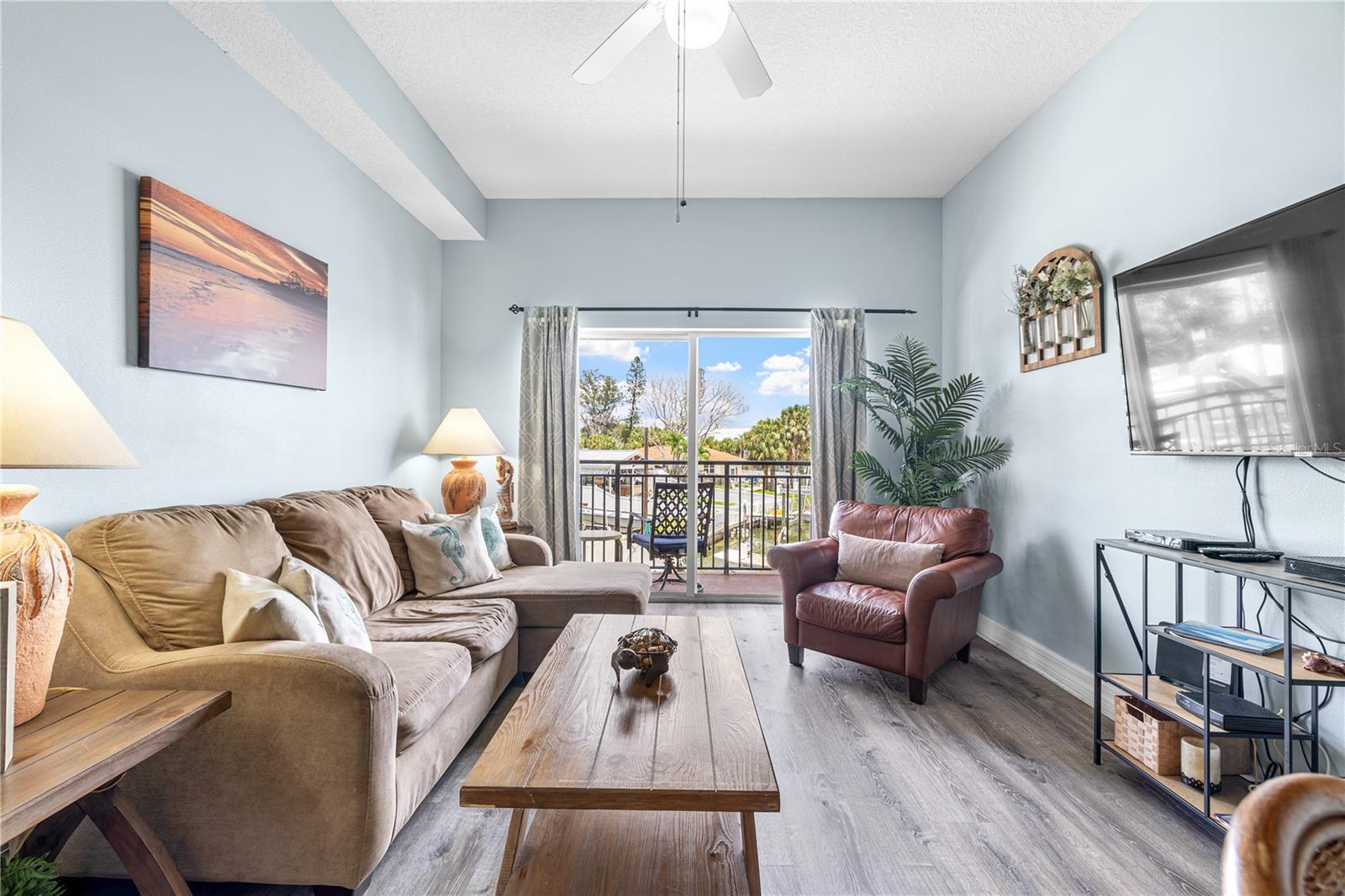 Image 8 of 49 For 13235 Gulf Boulevard 207