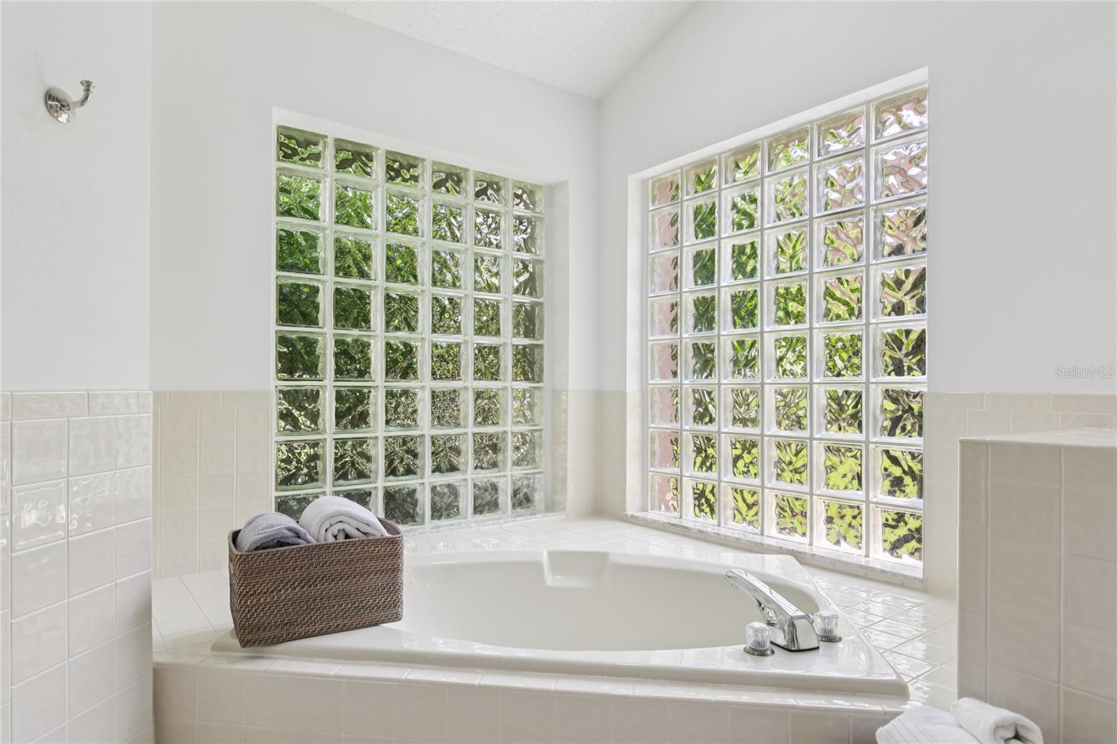 Image 47 of 77 For 2509 Mason Oaks Drive 100