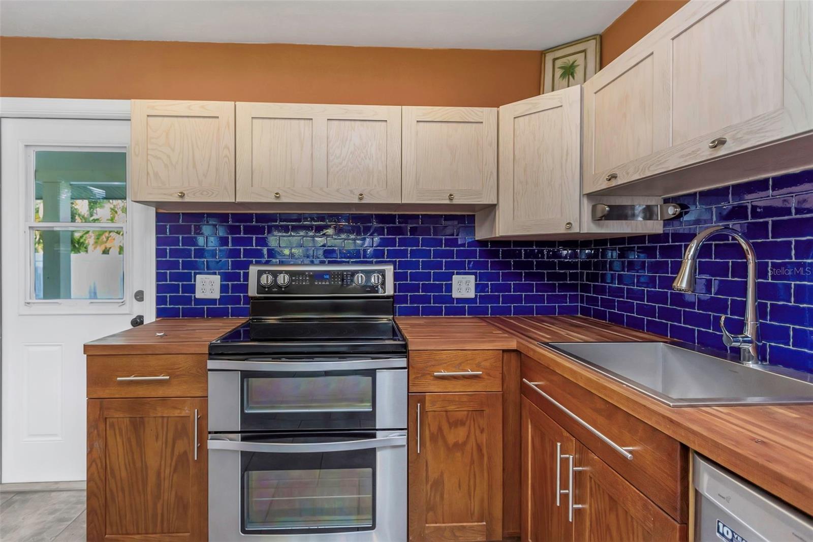 Image 12 of 33 For 2619 Miriam Street S