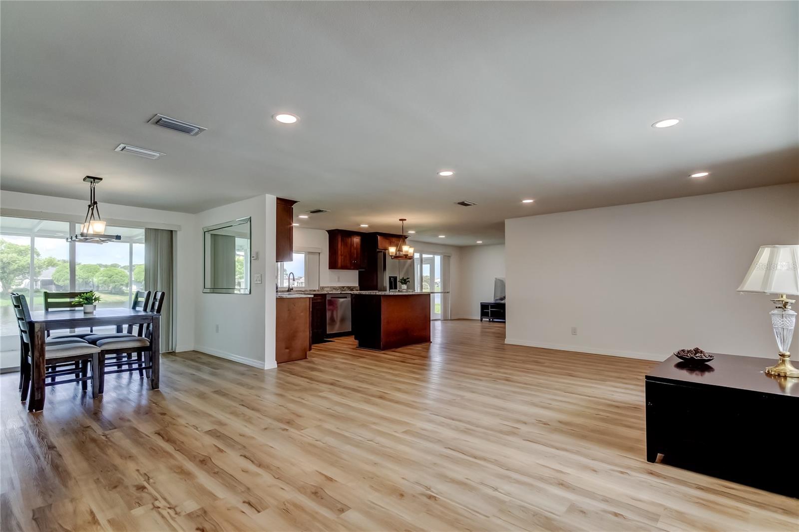 Listing photo id 8 for 3625 Delta Place