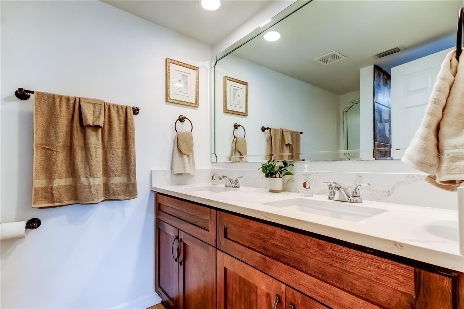 Listing photo id 11 for 3625 Delta Place
