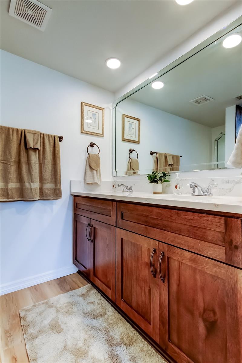 Listing photo id 12 for 3625 Delta Place