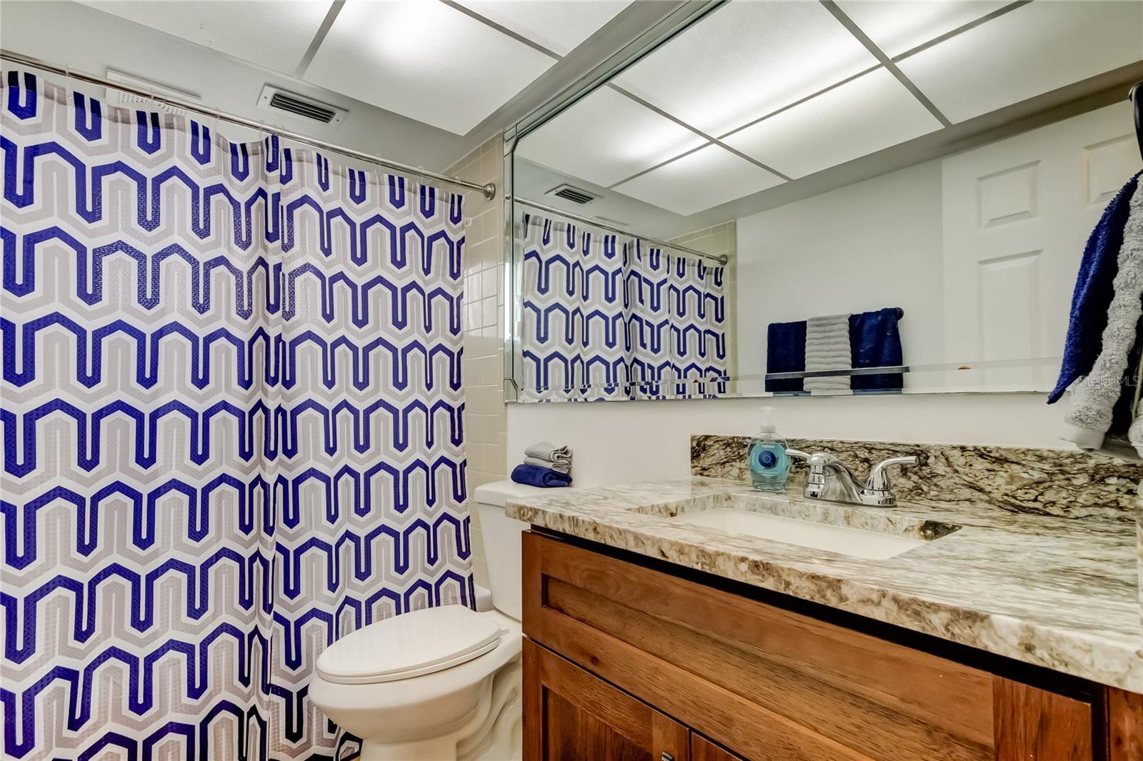Listing photo id 13 for 3625 Delta Place