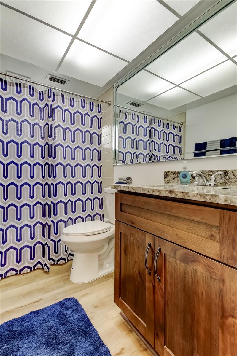 Listing photo id 14 for 3625 Delta Place