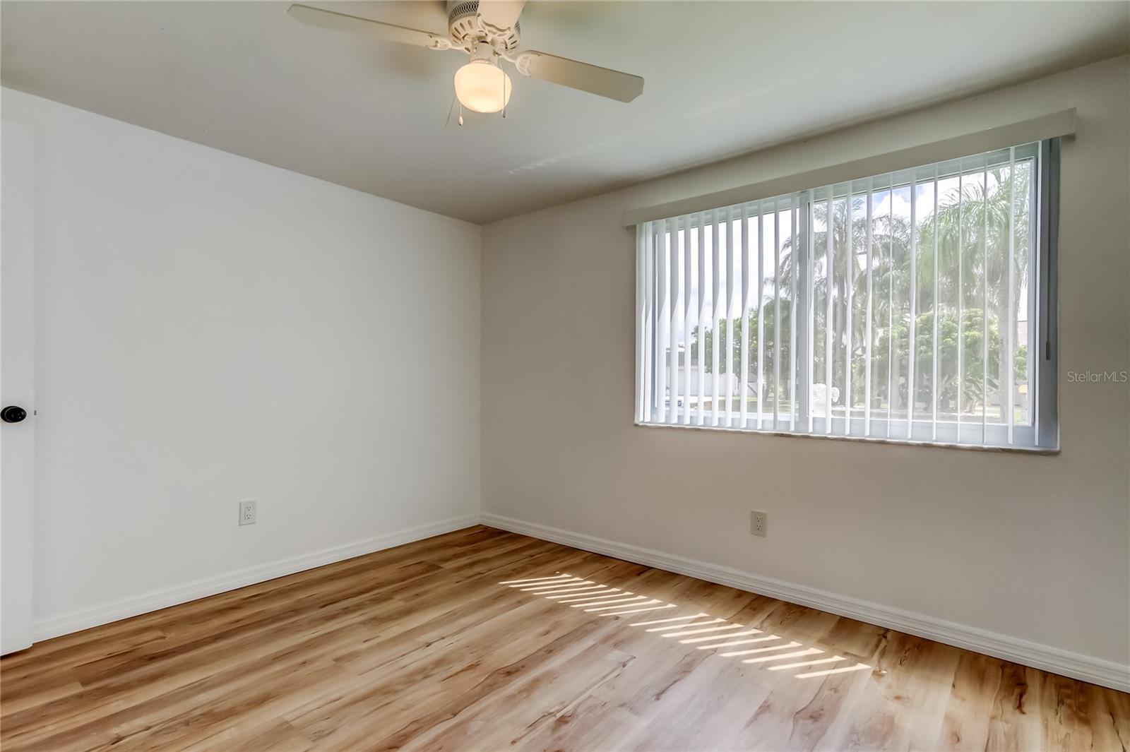 Listing photo id 18 for 3625 Delta Place