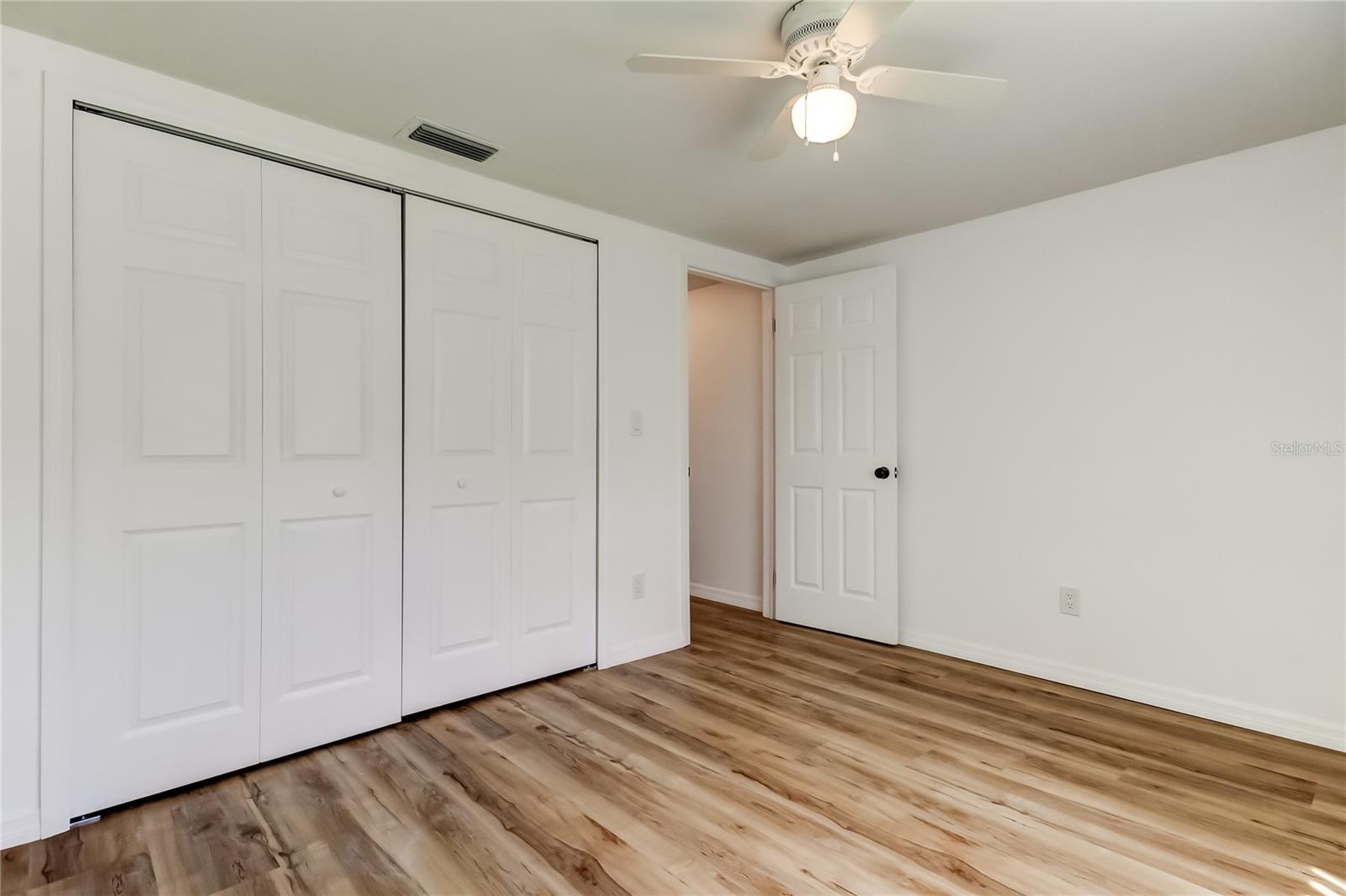 Listing photo id 19 for 3625 Delta Place