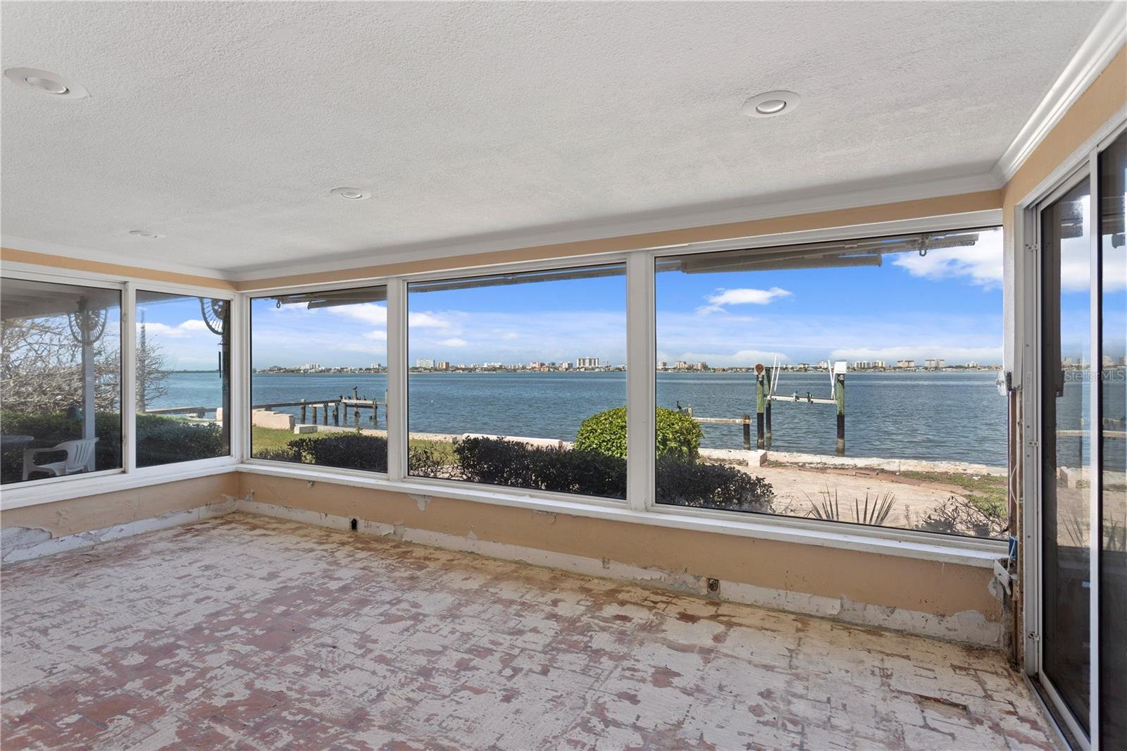 Image 17 of 31 For 1840 Venetian Point Drive