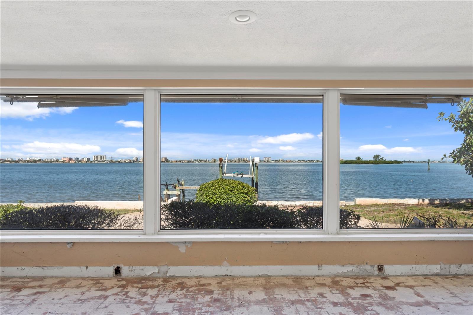 Image 18 of 31 For 1840 Venetian Point Drive
