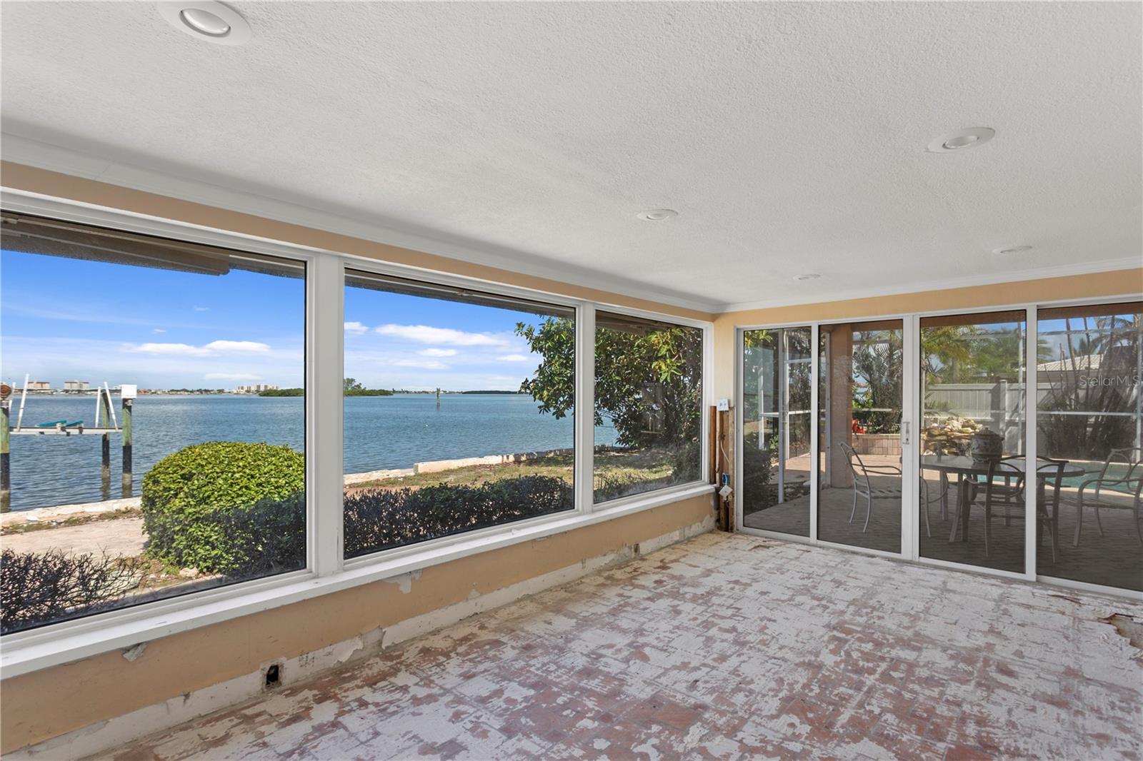 Image 19 of 31 For 1840 Venetian Point Drive