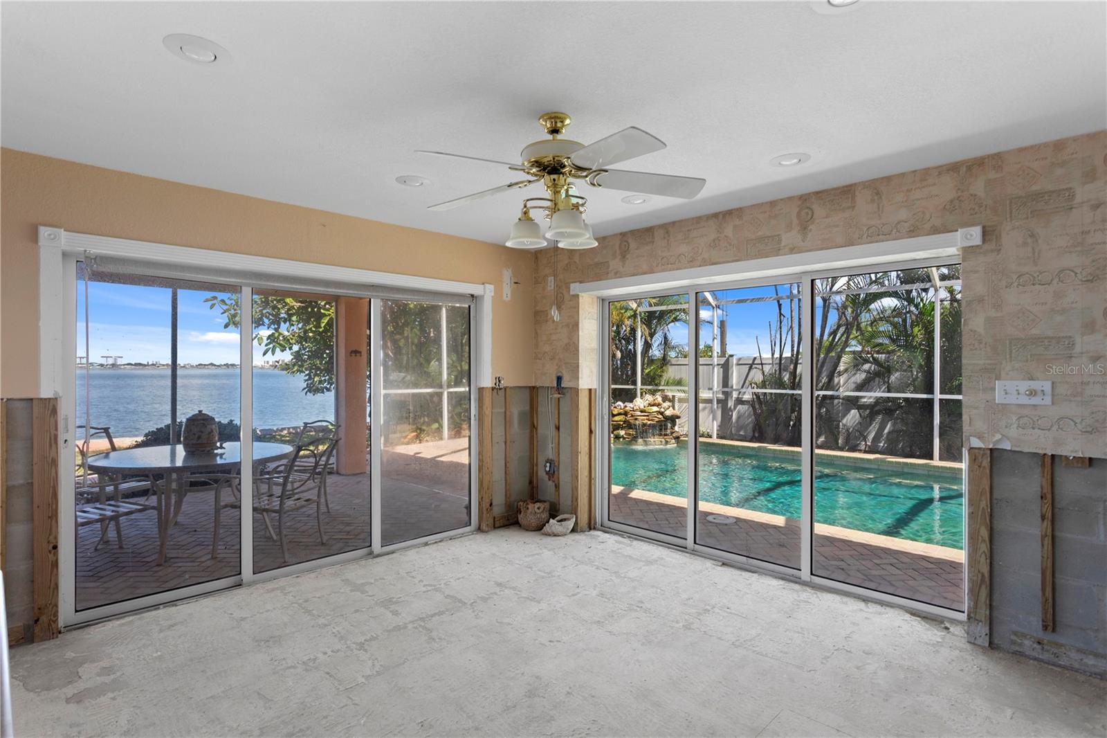 Image 20 of 31 For 1840 Venetian Point Drive