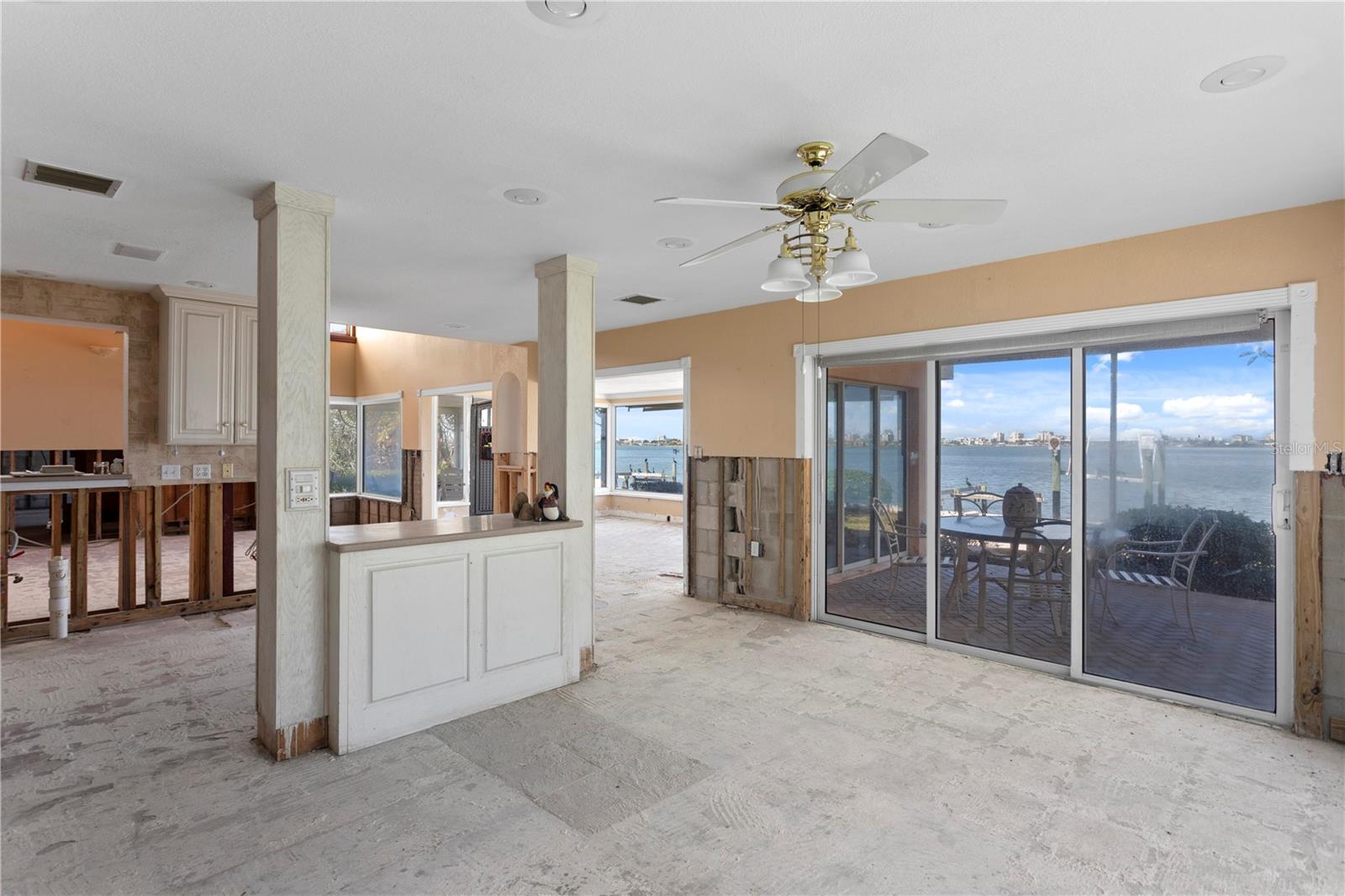 Image 21 of 31 For 1840 Venetian Point Drive