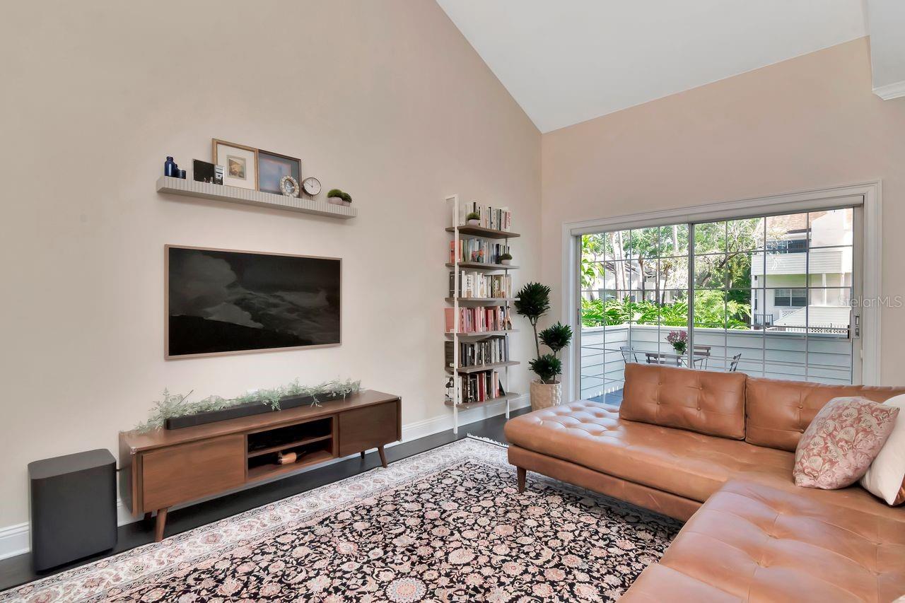 Image 3 of 19 For 5222 Russell Street 23